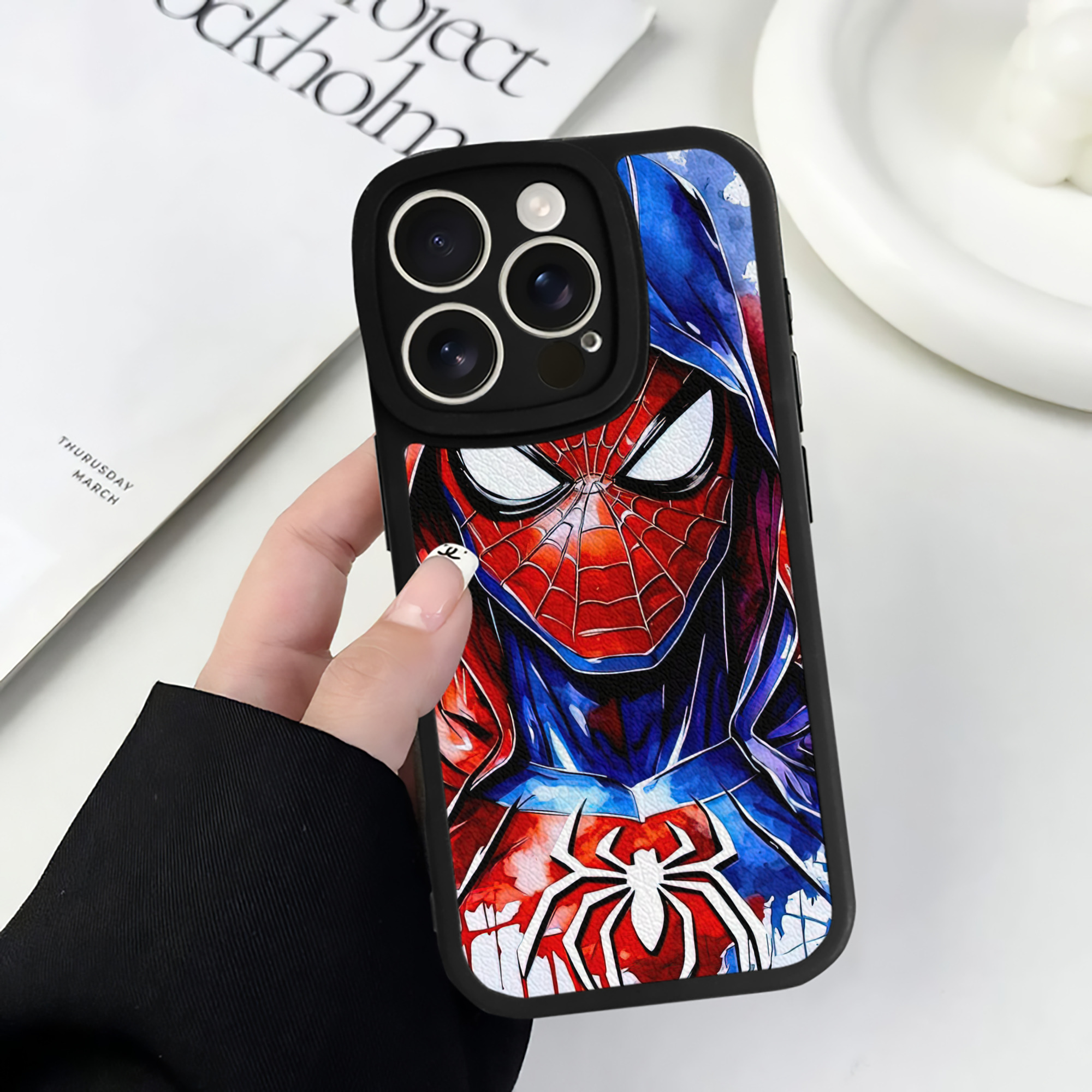 Spider Man スパイダーマン 【iPhone 16シリーズ対応】シリコンスマホケース（レザー調） 材質：シリコン